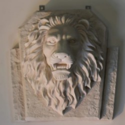 Замковый камень "Лев" из гипса